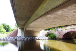 Brücke St 2190 über den Roten Main in Melkendorf