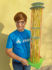 1. Platz und Sonderpreis Grundschule: Schierlinger Stangl Turm von Felix Blümel (10 Jahre), Klassenstufe 4, Placidus-Heinrich-Grundschule Schierling