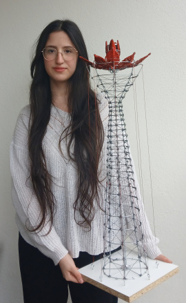 Platz 1: Wire Flower von Krista, Karolinen-Gymnasium Rosenheim, 15 Jahre, 10. Klasse