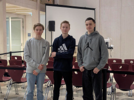 Platz 2: Schwaben Schweber von Henrik, Lorenz und Maximilian, Schmuttertal-Gymnasium Diedorf (Landkreis Augsburg), 16 bzw. 17 Jahre, 11. Klasse