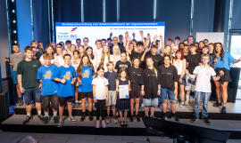 Die Gewinner des Schülerwettbewerbs Junior.ING bei der Preisverleihung am 19. Juni 2026 in Berlin. © Markus Altmann / BIngK