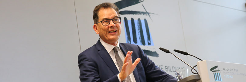 Mit Infrastrukturen gegen Fluchtursachen Mit Infrastrukturen gegen Fluchtursachen